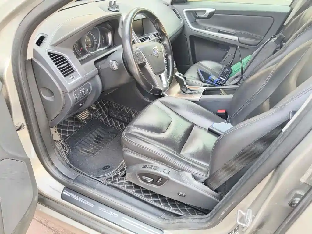 Фото 8 - Volvo XC60
