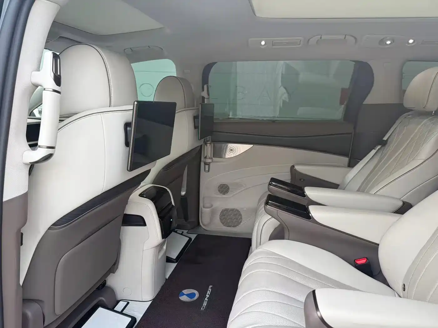 Denza D9 2023 2022 DM-i 970 AWD Flagship