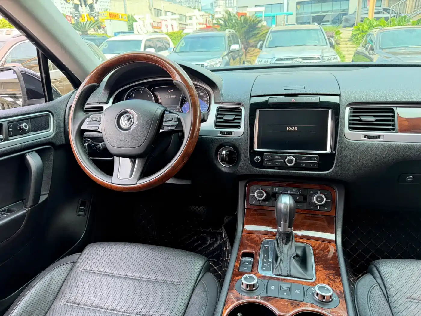 Volkswagen Touareg 2011 3.0TDI Diesel Comfort фото 8