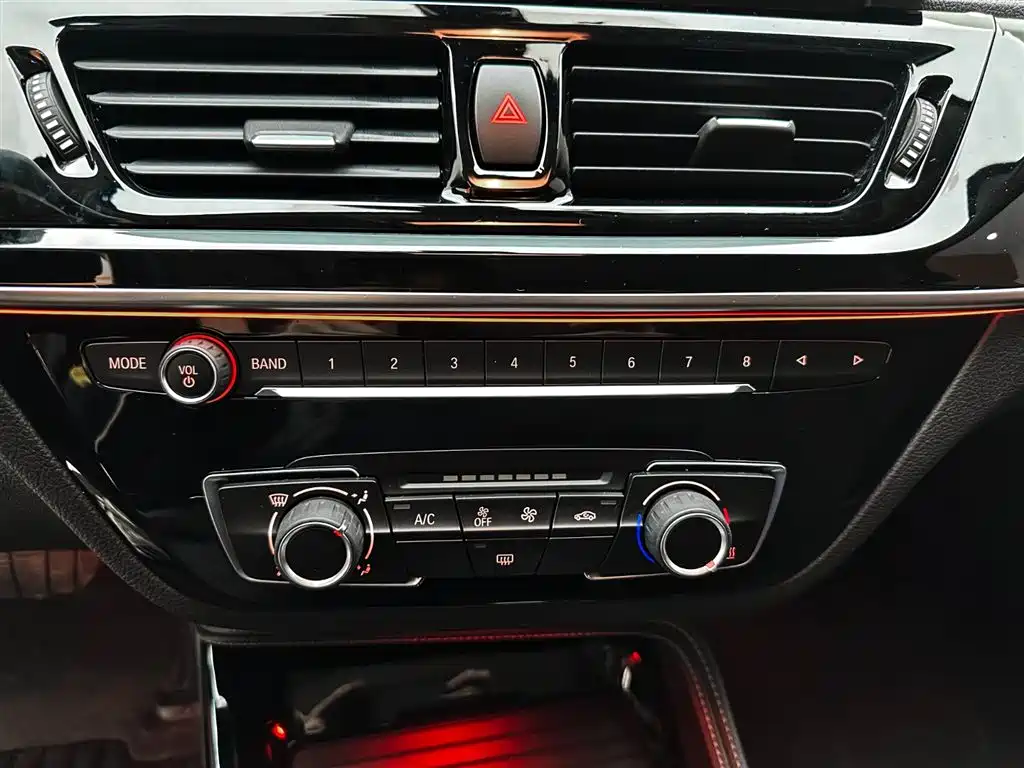 BMW 1 Series 2022 120i M Sport Shadow Edition фото 15