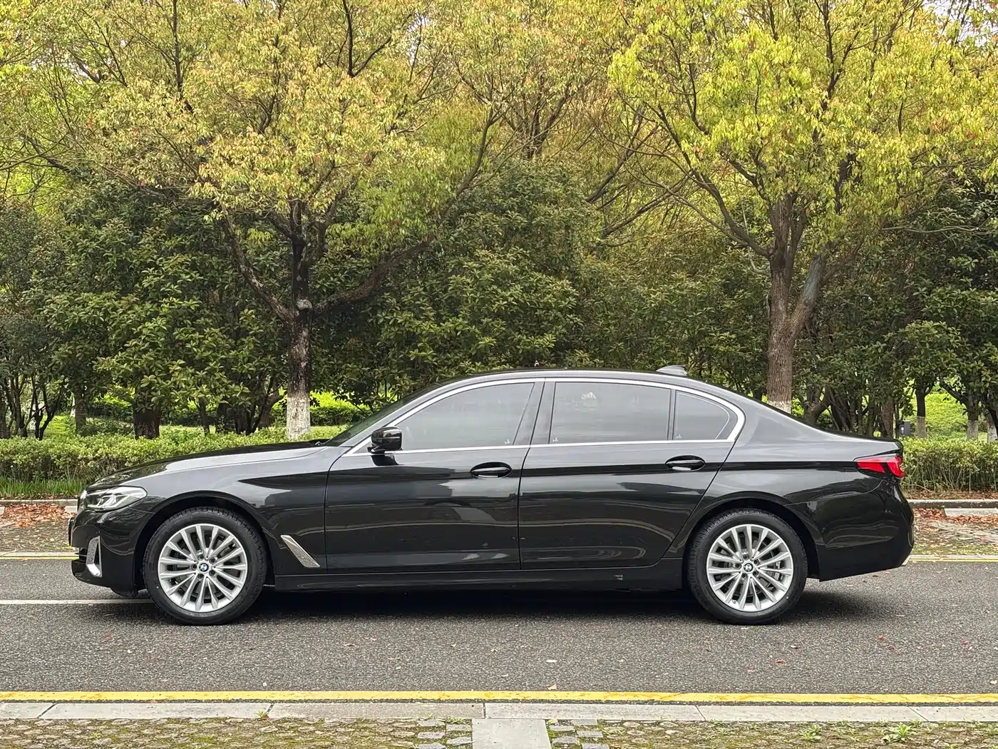 BMW 5 Series 2022 Model Second Facelift 525Li Luxury Package фото 4