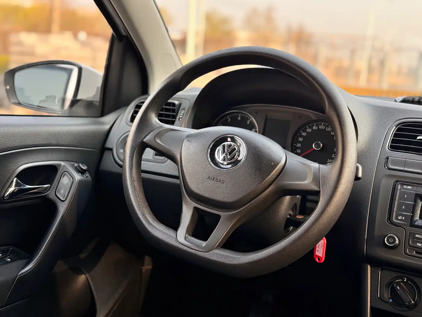 Volkswagen Polo 2014 1.4L Manual Trend Edition фото 9