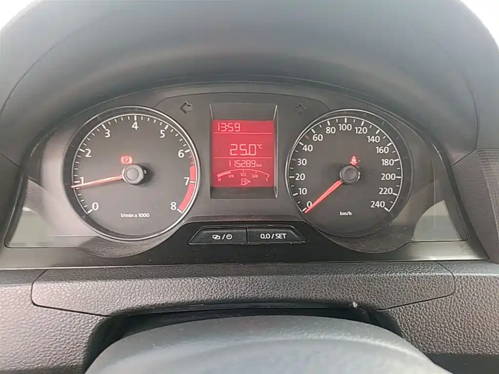 Volkswagen Santana 2015 1.4L Manual Trend Edition фото 12