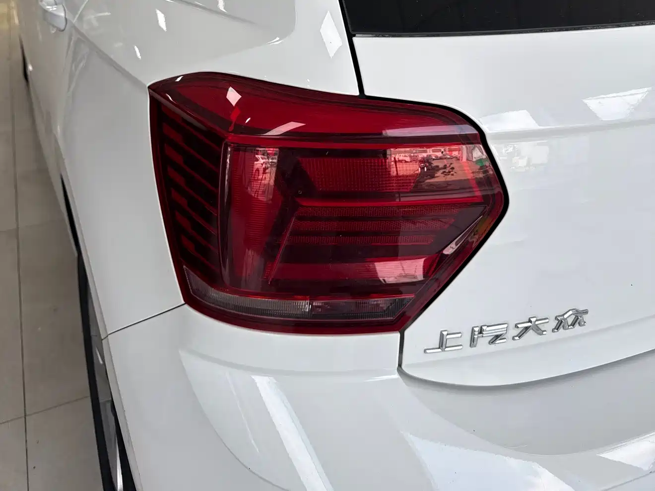 VOLKSWAGEN POLO