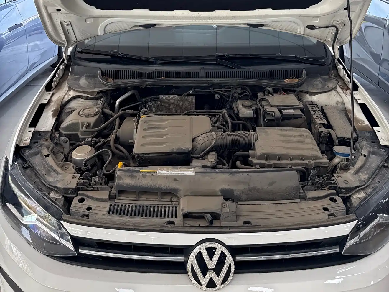 VOLKSWAGEN POLO