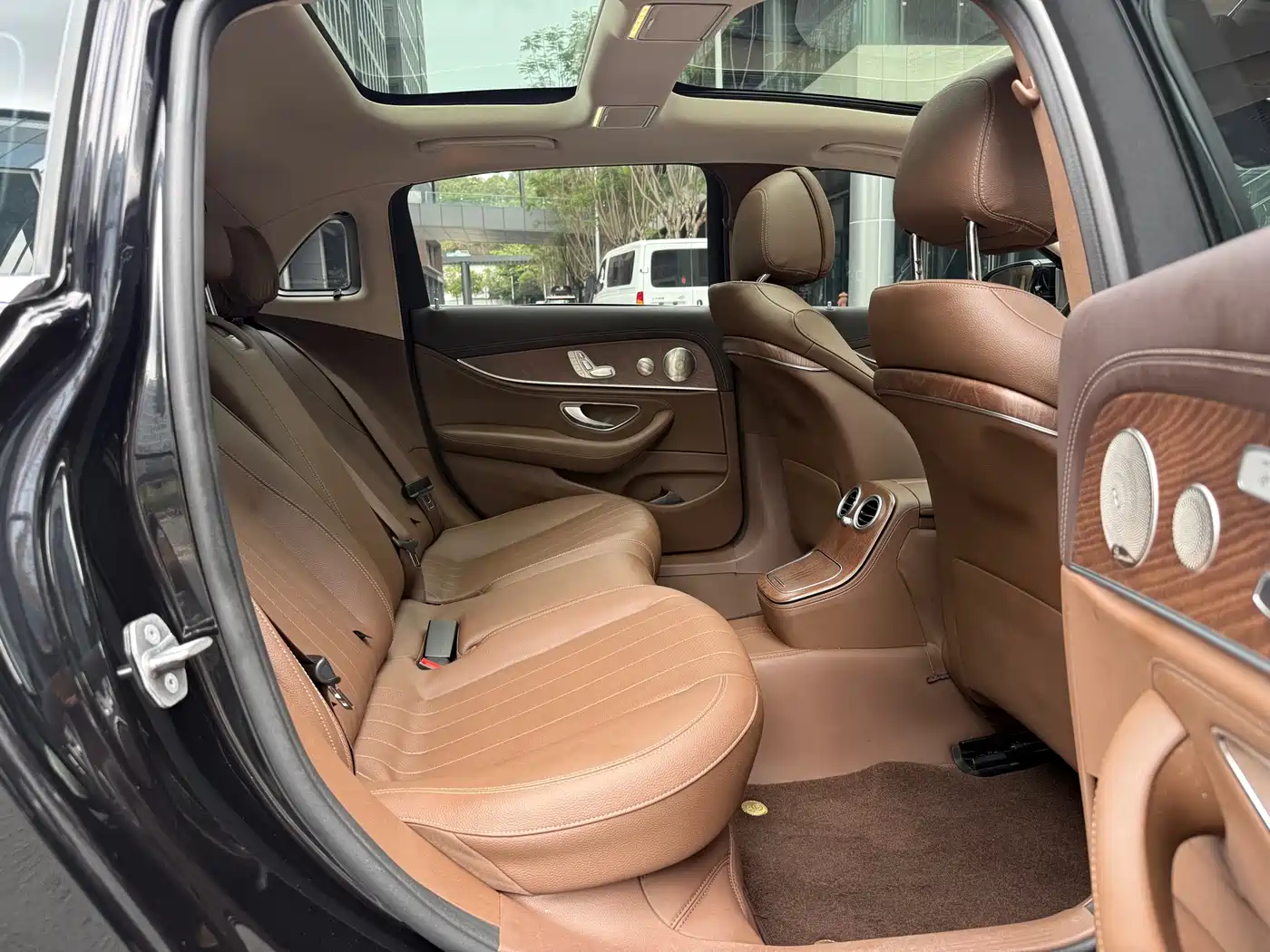 Mercedes-Benz E-Class 2022 Second Facelift E 300 L Luxury фото 13