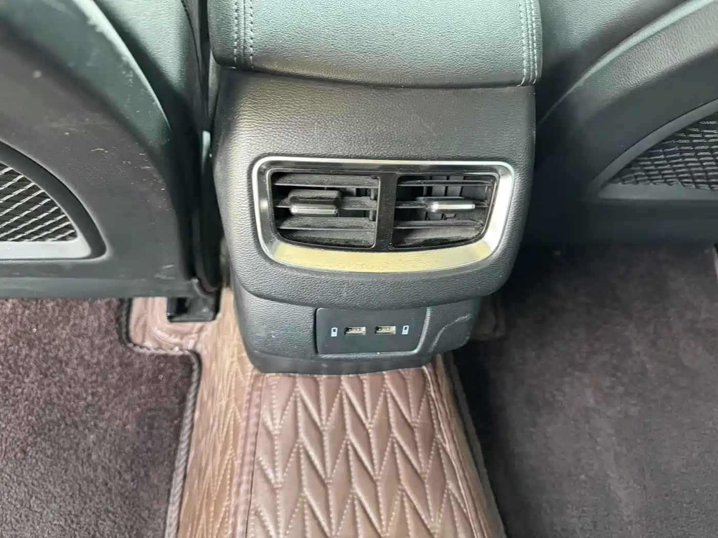 Hongqi H5 2022 Classic 1.8T Auto Smart Connect Flagship Comfort Edition фото 10