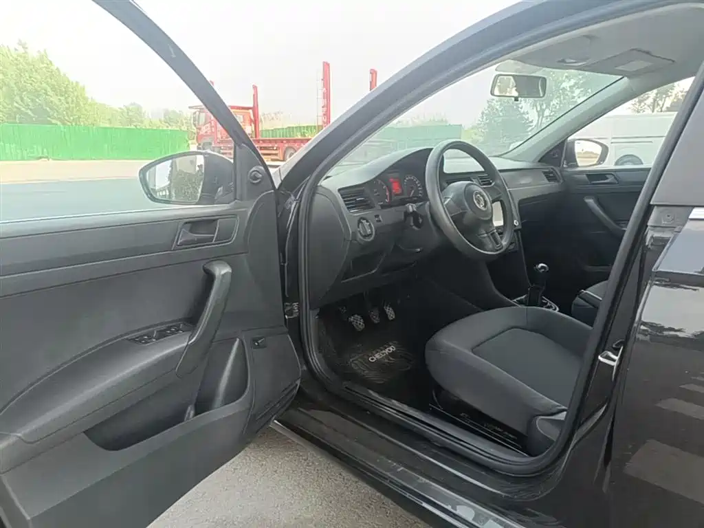 Volkswagen Santana 2015 1.4L Manual Trend Edition фото 16
