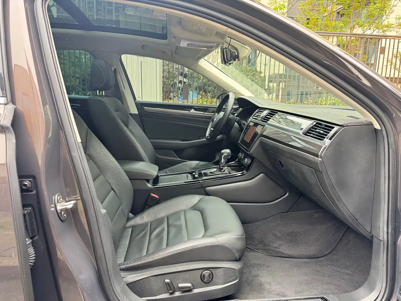 Volkswagen Phideon 2018 Facelift 380TSI FWD Business фото 24