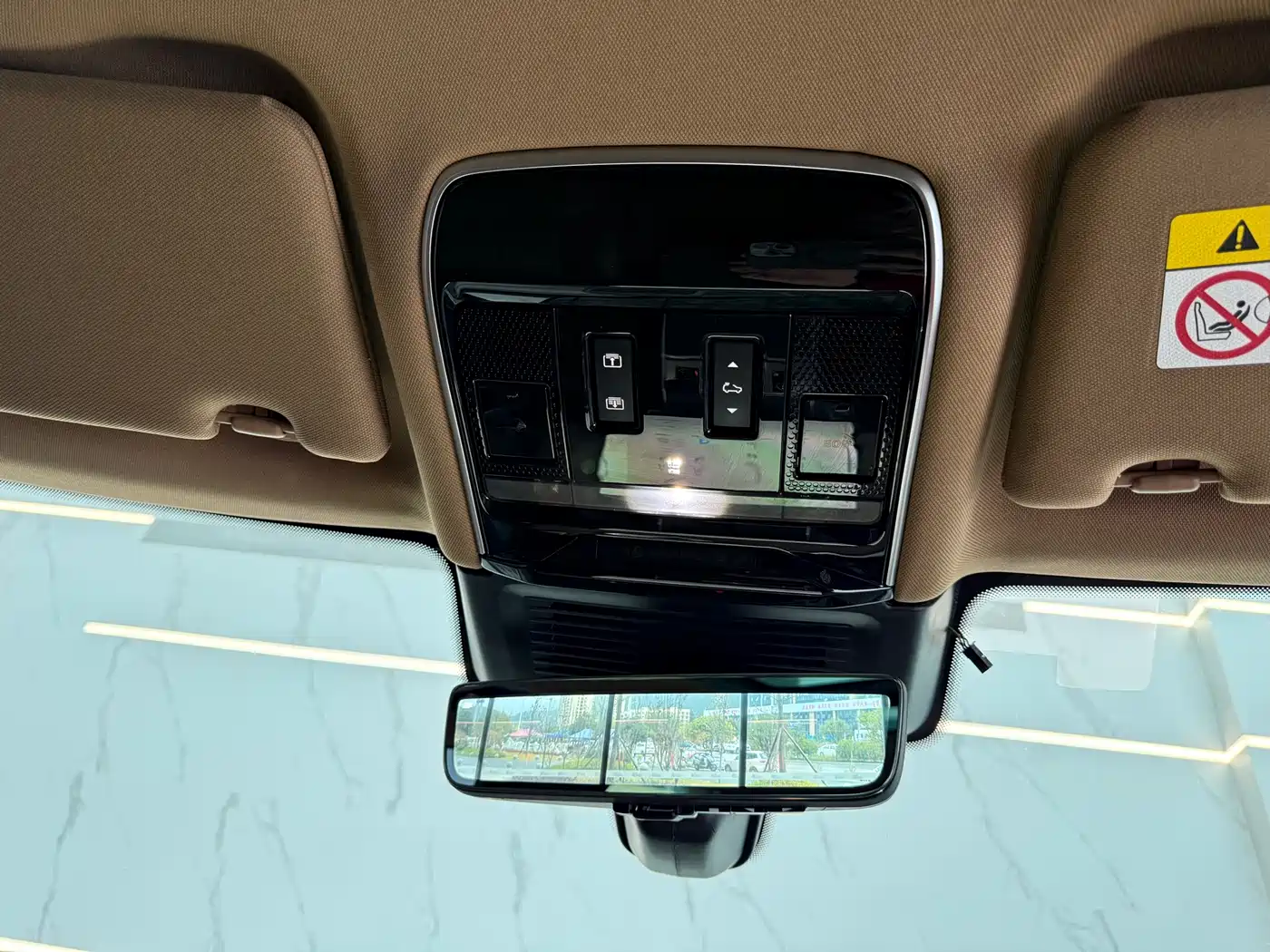 Land Rover Range Rover 2023 3.0 L6 360PS Golden Age Edition фото 15