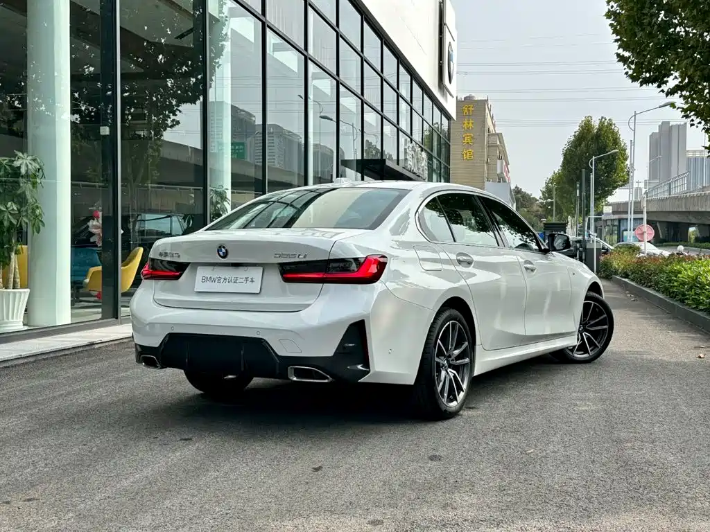 Photo 4 - BMW 3 Series