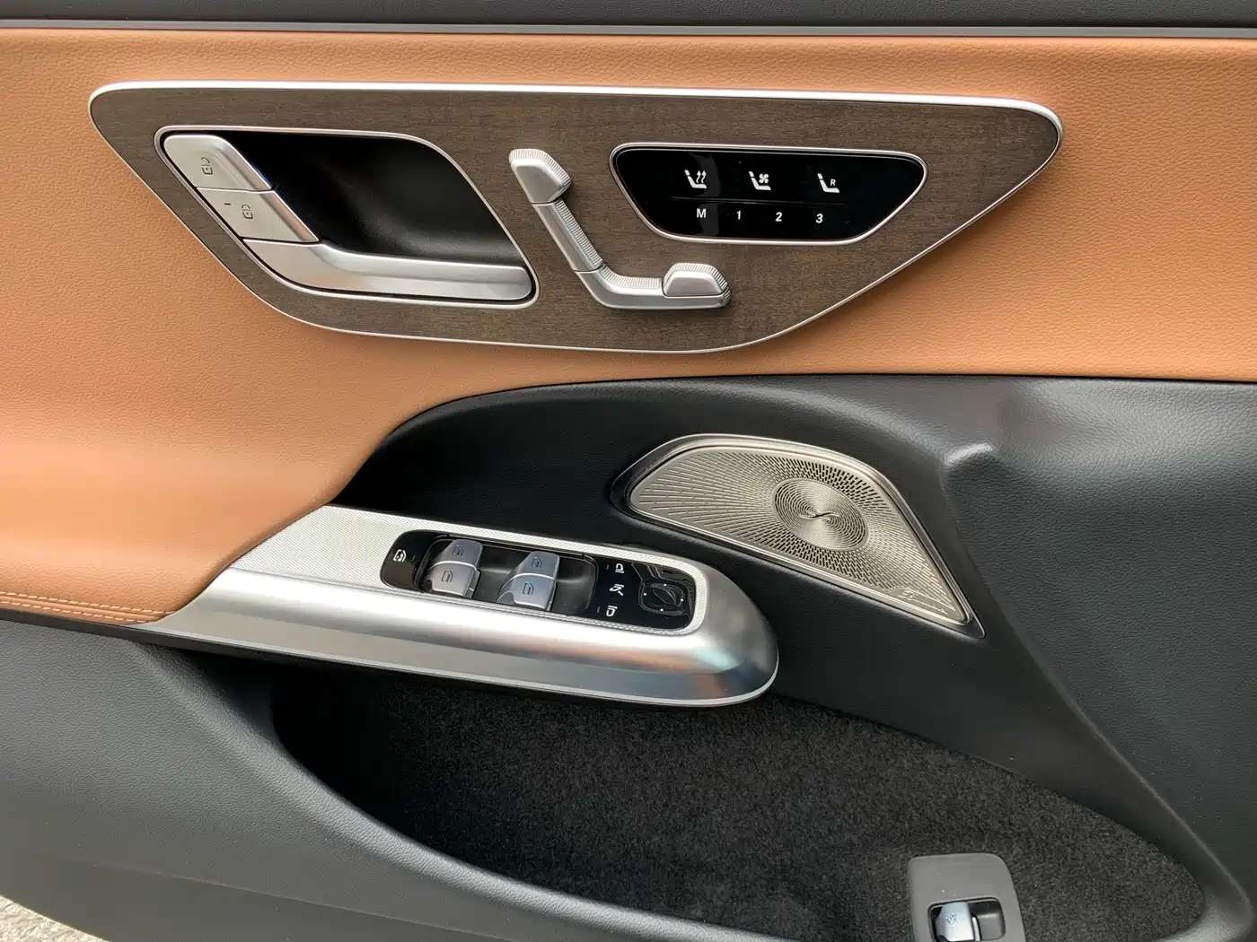 Mercedes-Benz E-Class 2024 Model E 300 L Luxury фото 22