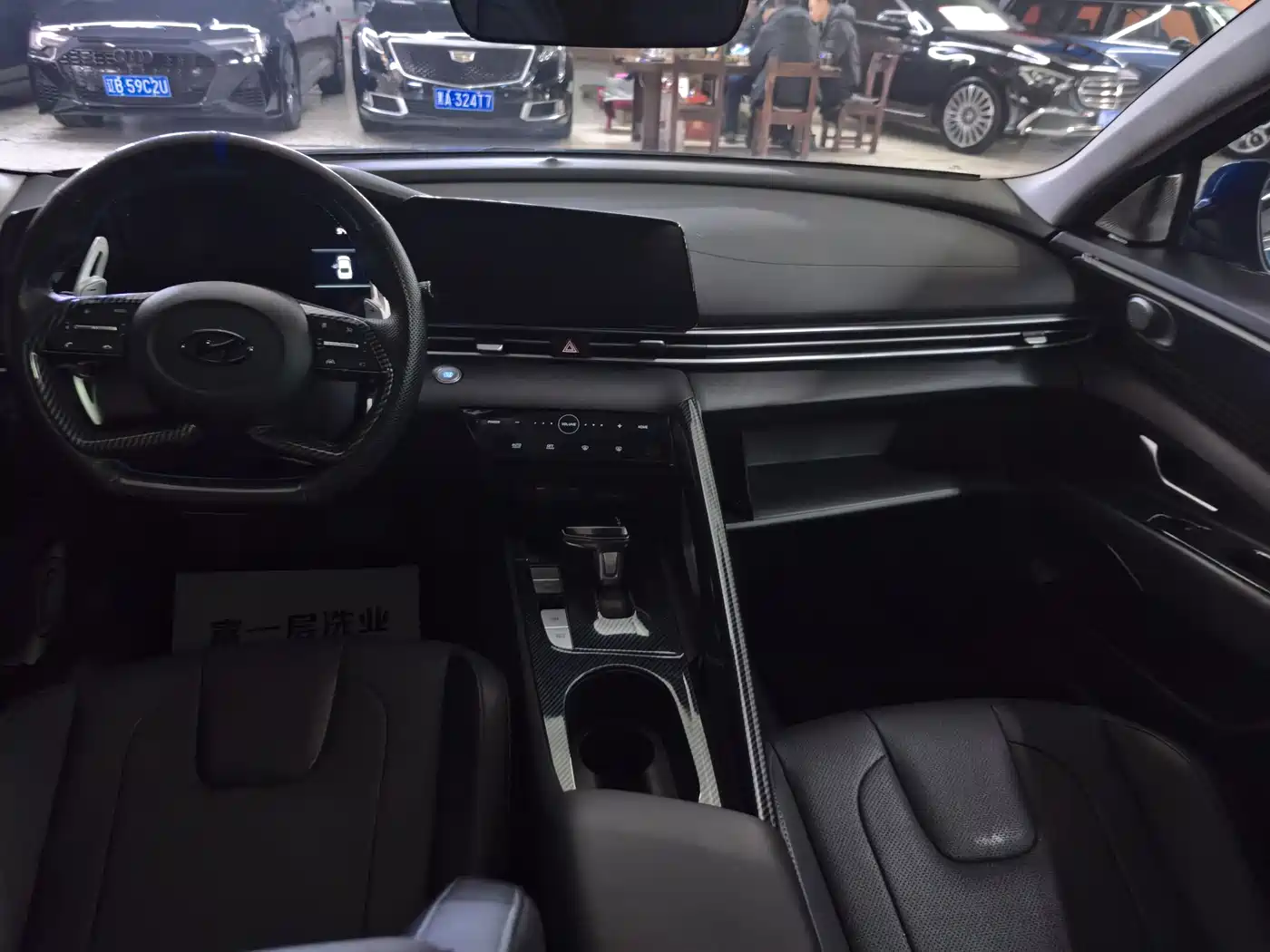 Hyundai Elantra 2021 1.5L CVT LUX Premium Edition фото 10