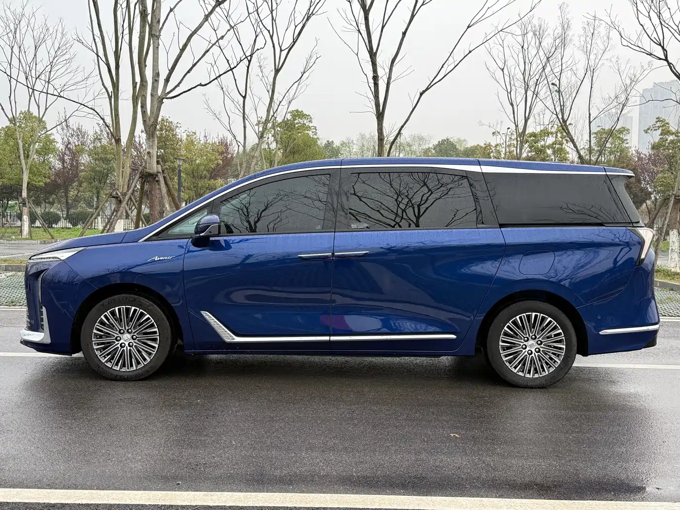 BUICK GL8 NEW ENERGY