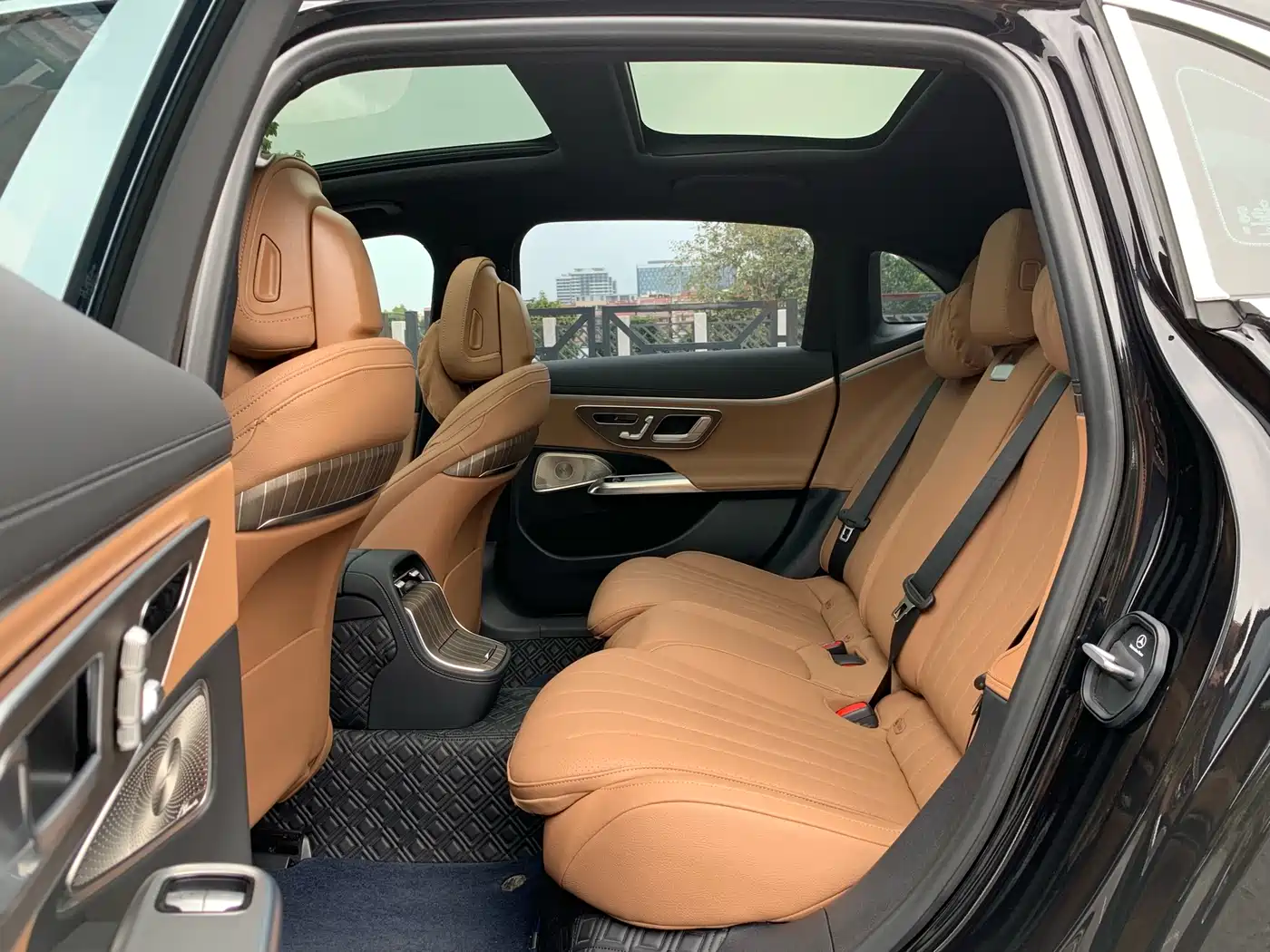 Mercedes-Benz E-Class 2024 Model E 300 L Luxury фото 15