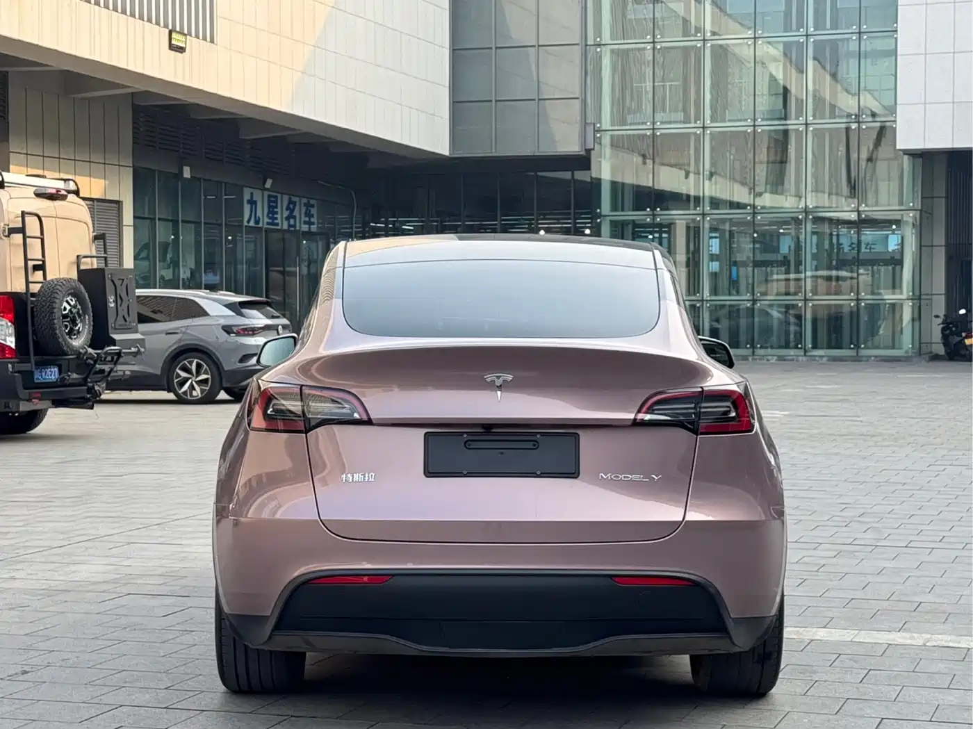 TESLA MODEL Y
