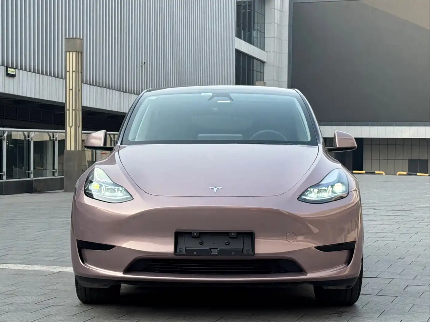 TESLA MODEL Y