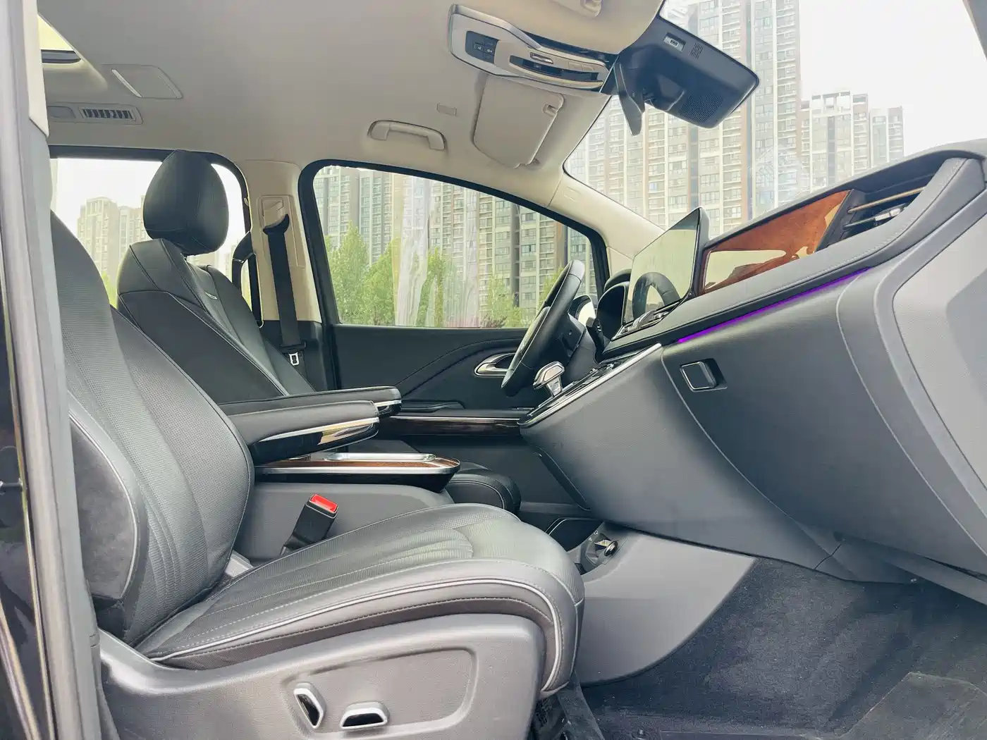 Hongqi HQ9 2023 2.0T Smart Connect Flag Enjoy Edition фото 27