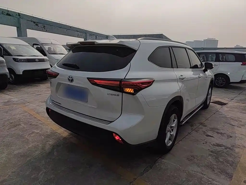 Photo 7 - Toyota Highlander