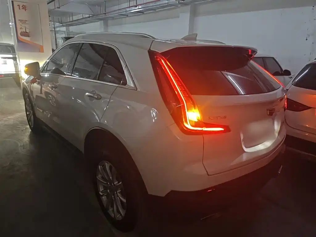 CADILLAC XT4
