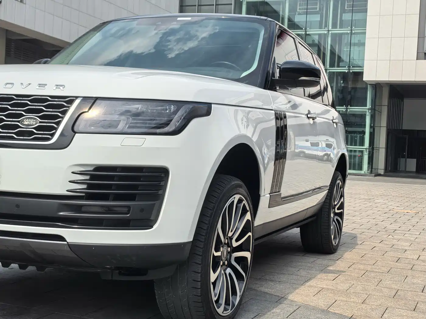 Land Rover Range Rover 2019 3.0 SCV6 Heritage Edition фото 4