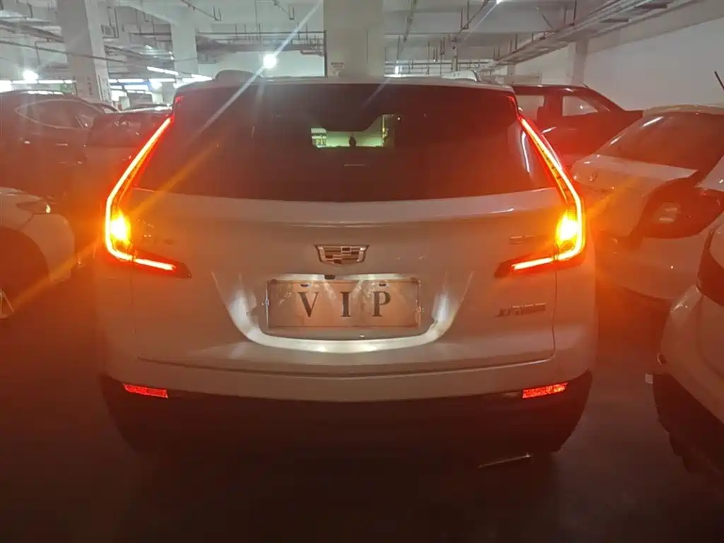 CADILLAC XT4