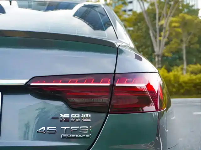 Audi A4L 2020 40 TFSI quattro Luxury Dynamic — фото 5