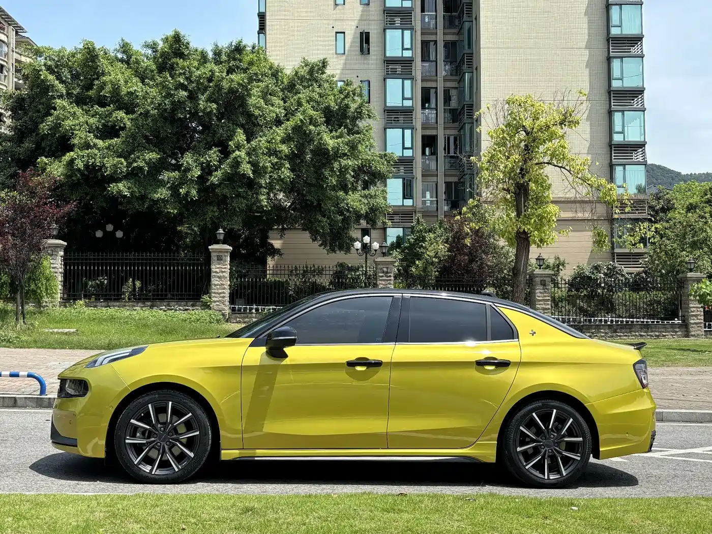 Lynk & Co 03 2021 03+ 2.0TD Auto Wind Rider Edition фото 4