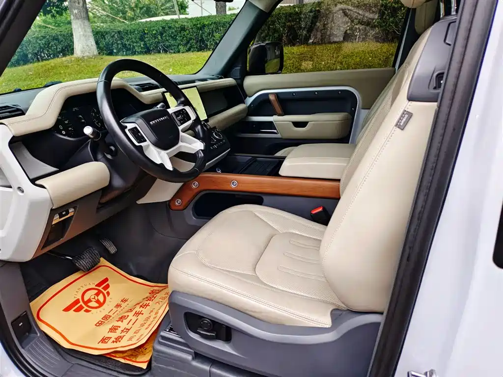 Land Rover Defender 2022 Model 90 2.0T P300 Tiger Ambition Edition фото 7