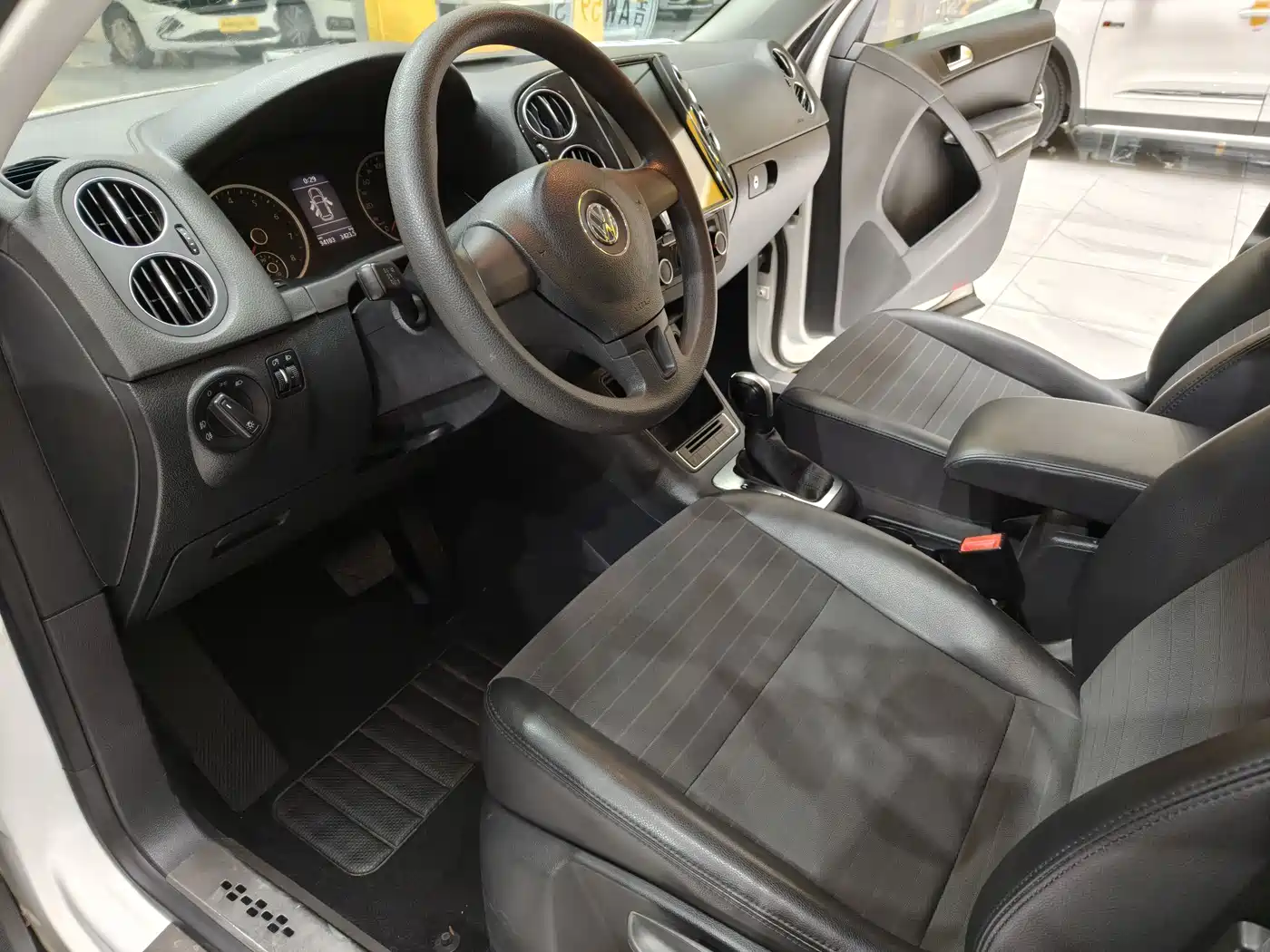 Volkswagen Tiguan 2015 1.8TSI Automatic 2WD Trendline фото 10