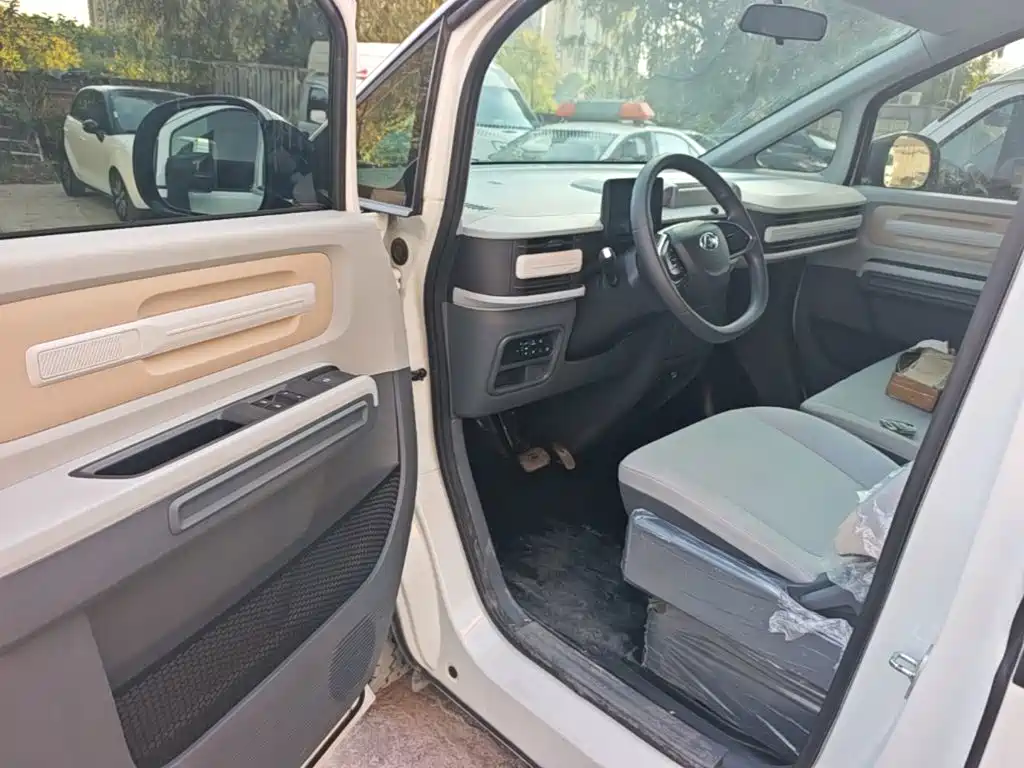 Photo 16 - Maxus Dana V1