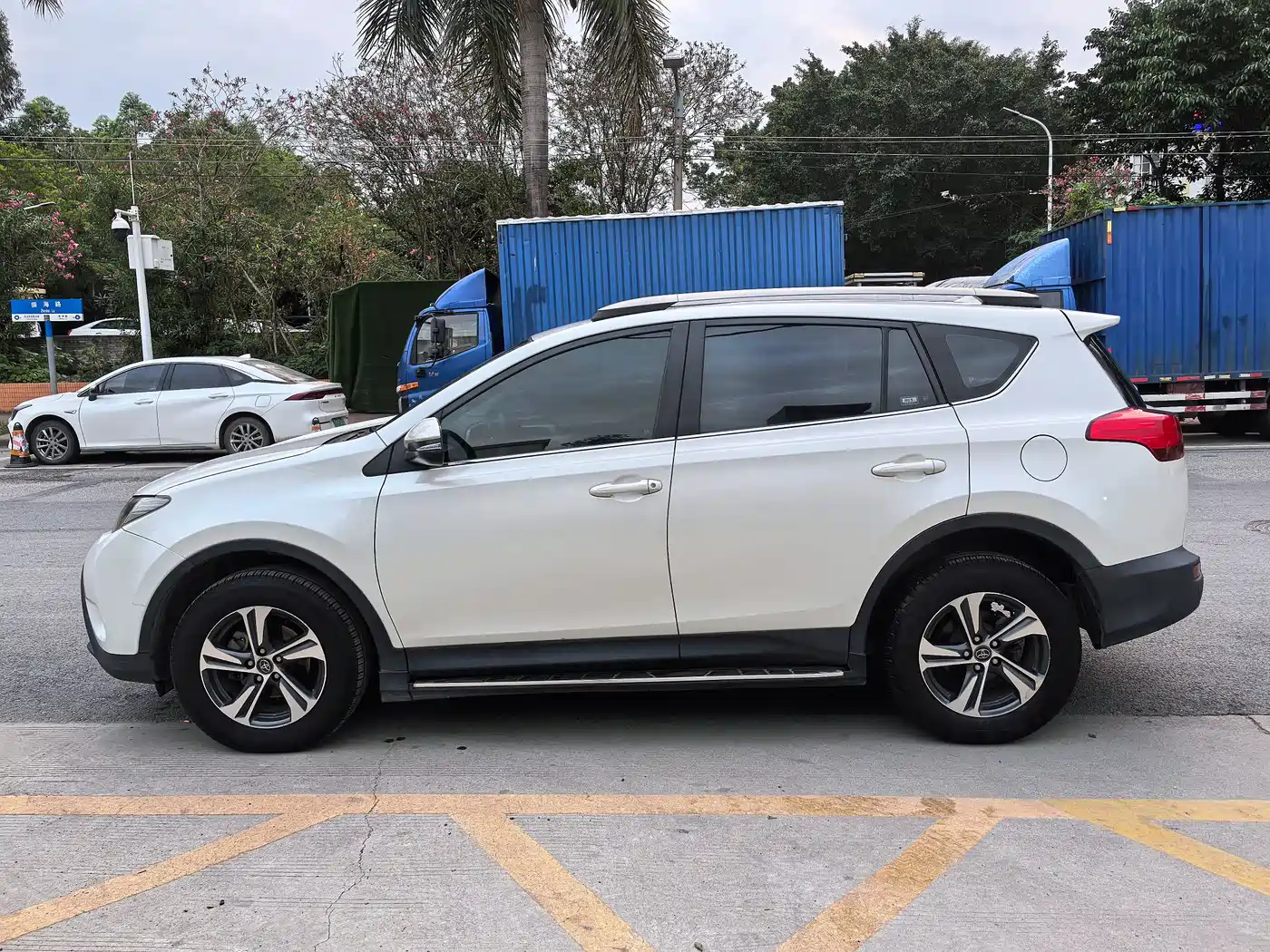 Toyota RAV4 Rongfang 2015 2.0L CVT 2WD Urban Edition фото 4