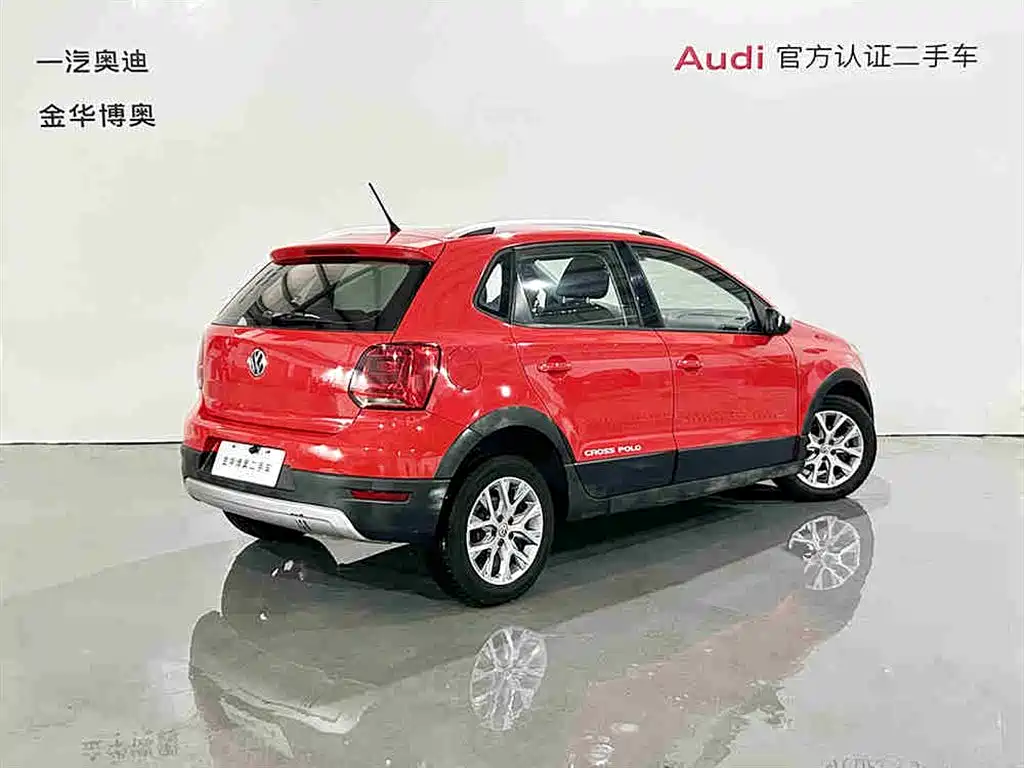 Volkswagen Polo 2014 1.6L Cross Polo Automatic фото 4