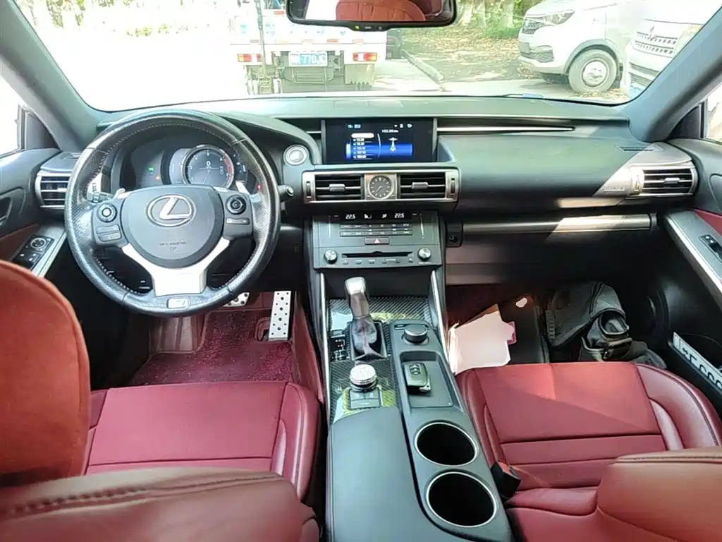 Lexus IS 2015 200t F SPORT фото 10
