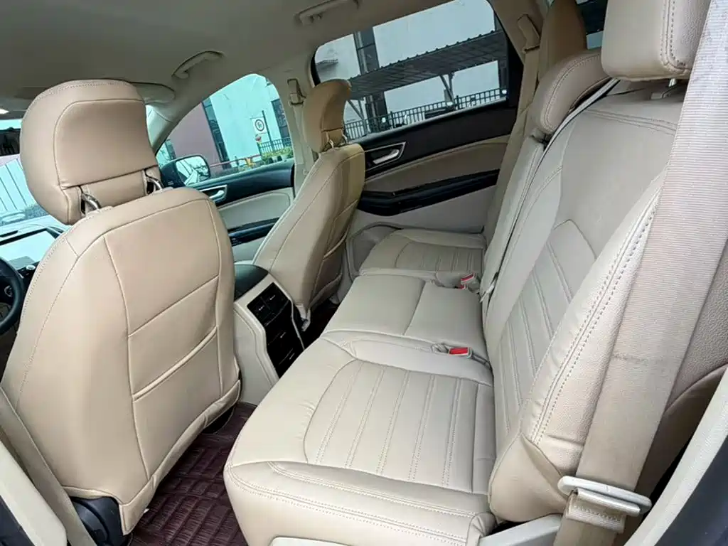 Фото 21 - Ford Edge