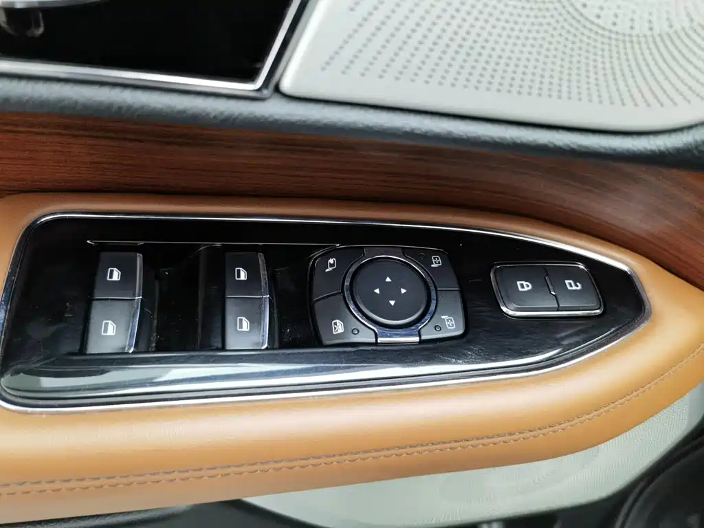 Фото 9 - Lincoln Navigator