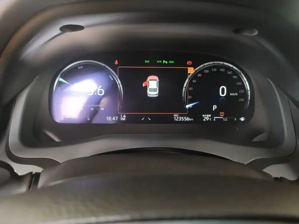 Photo 19 - Toyota Camry