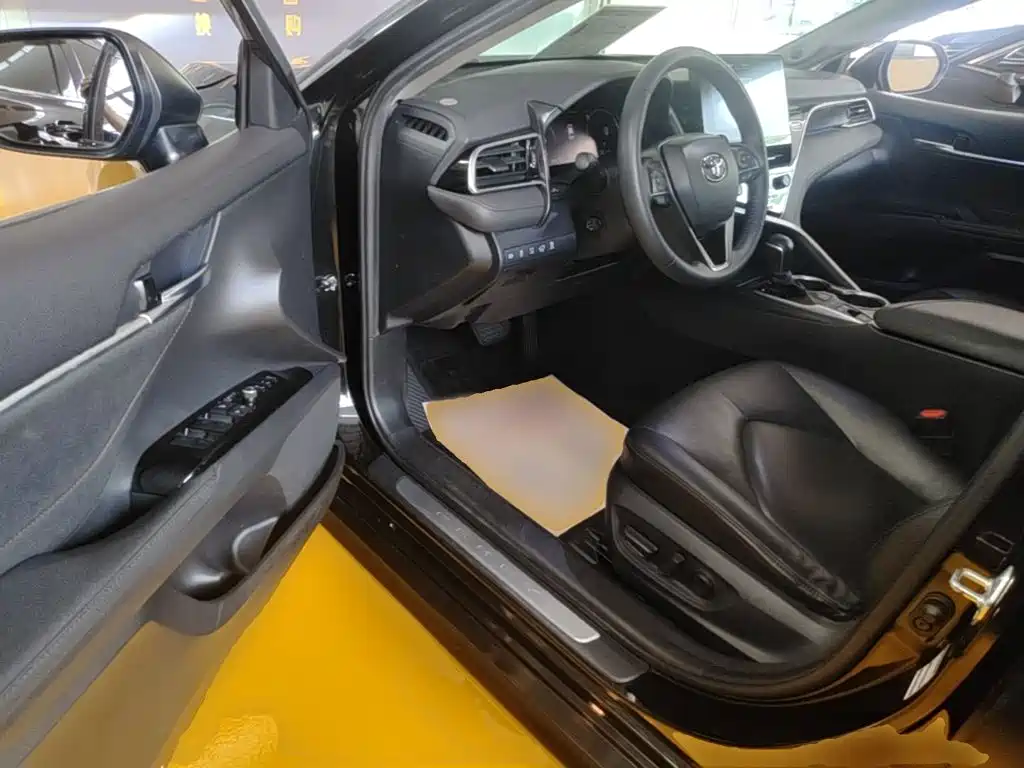 Photo 23 - Toyota Camry