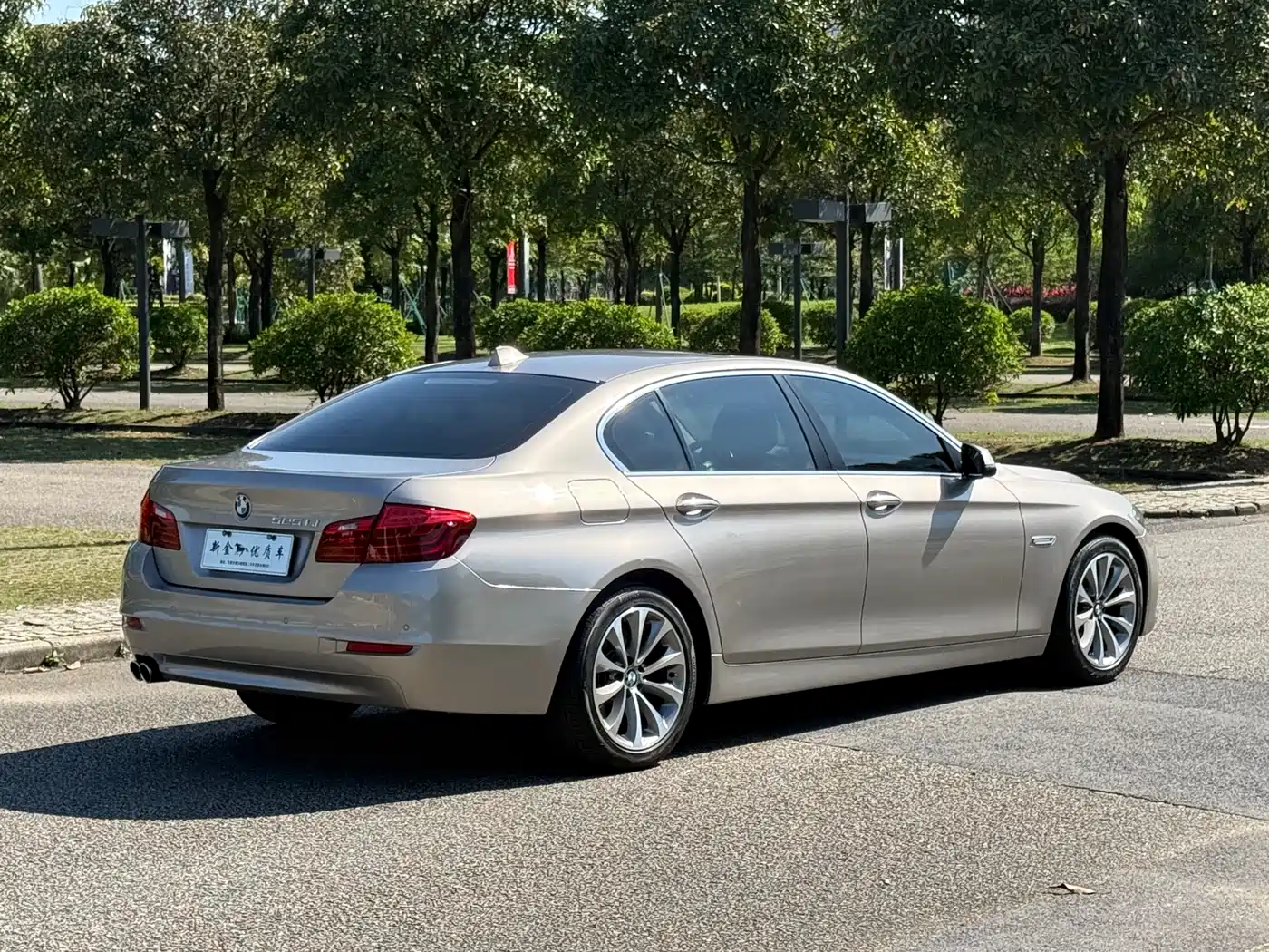 BMW 5 Series 2017 525Li Leading Edition фото 5