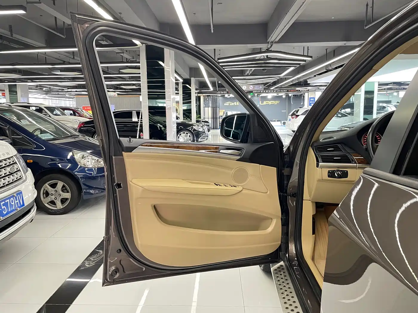 BMW X5 (Import) 2011 xDrive35i Leading Edition фото 33