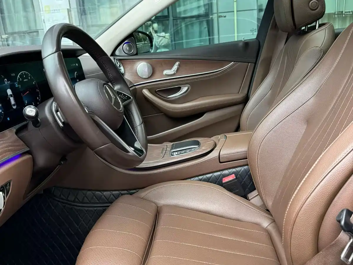 Photo 8 - Mercedes-Benz E-Class