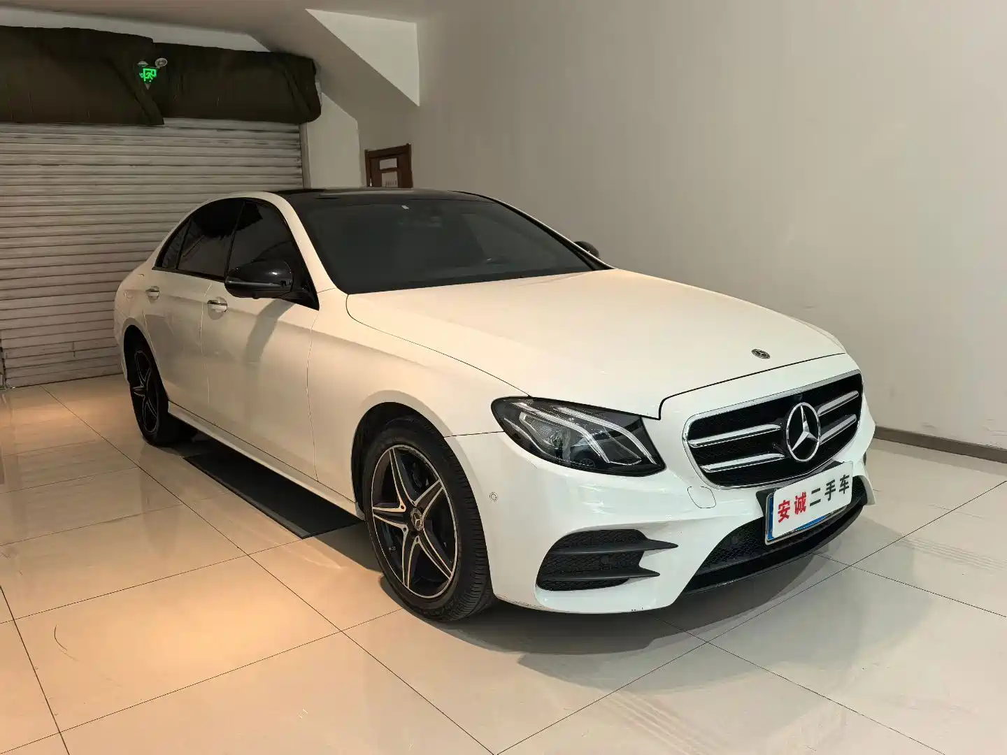 Фото 3 - Mercedes-Benz E-Class (Import)