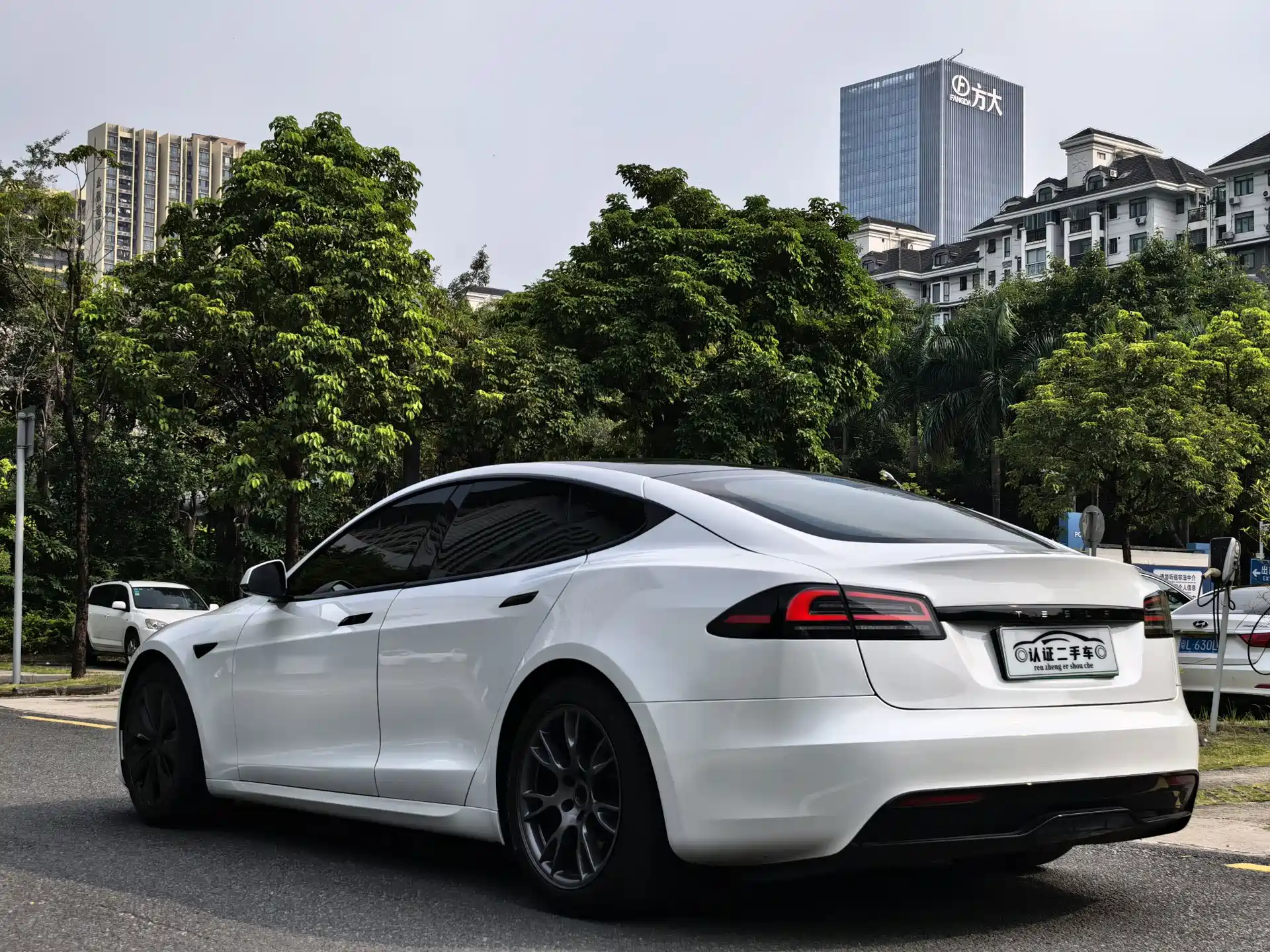 Фото 10 - Tesla Model S