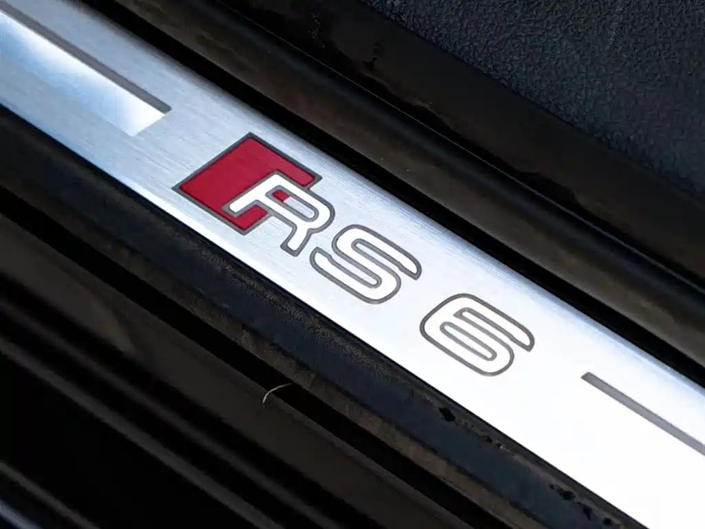 AUDI RS 6