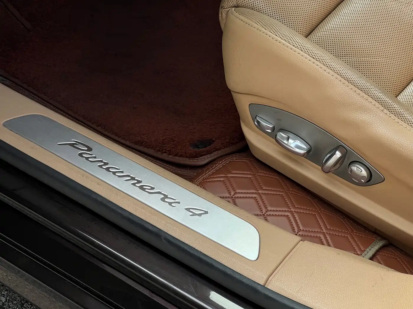 Porsche Panamera 2014 Panamera 4 Executive 3.0T фото 24