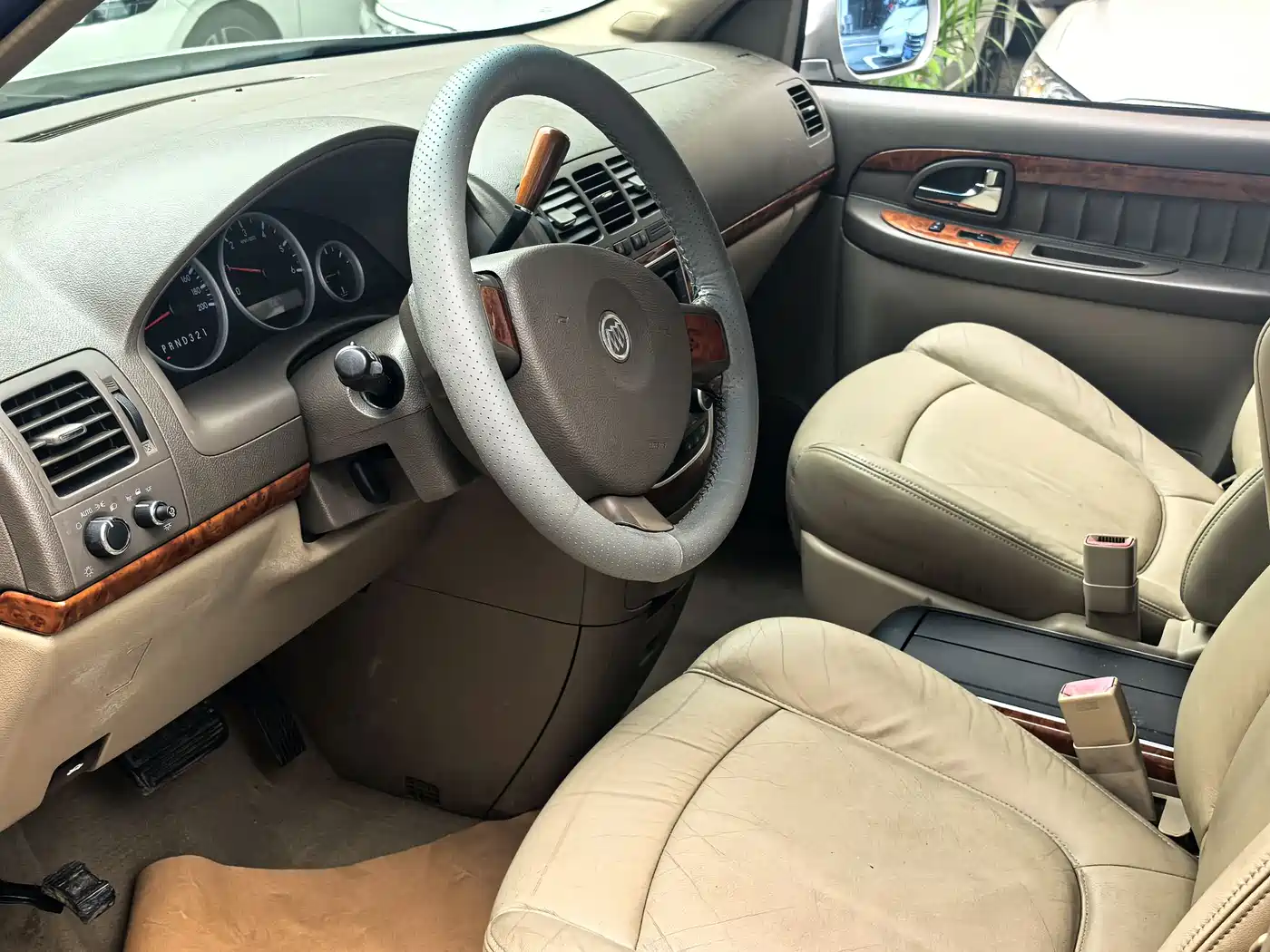 Photo 9 - Buick GL8