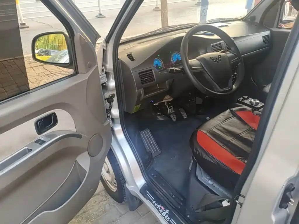 Wuling Motors Wuling EV50 2023 2021 Van Logistics Vehicle with Lishen 41.6kWh Liuji Electronic Control