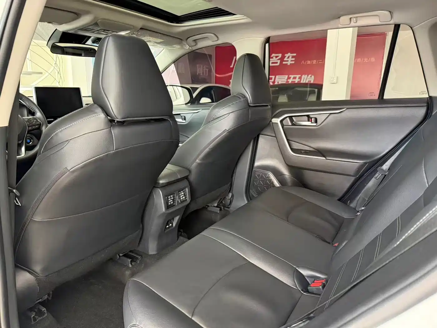 Toyota Wildlander 2021 2.0L CVT 2WD Luxury Edition фото 3