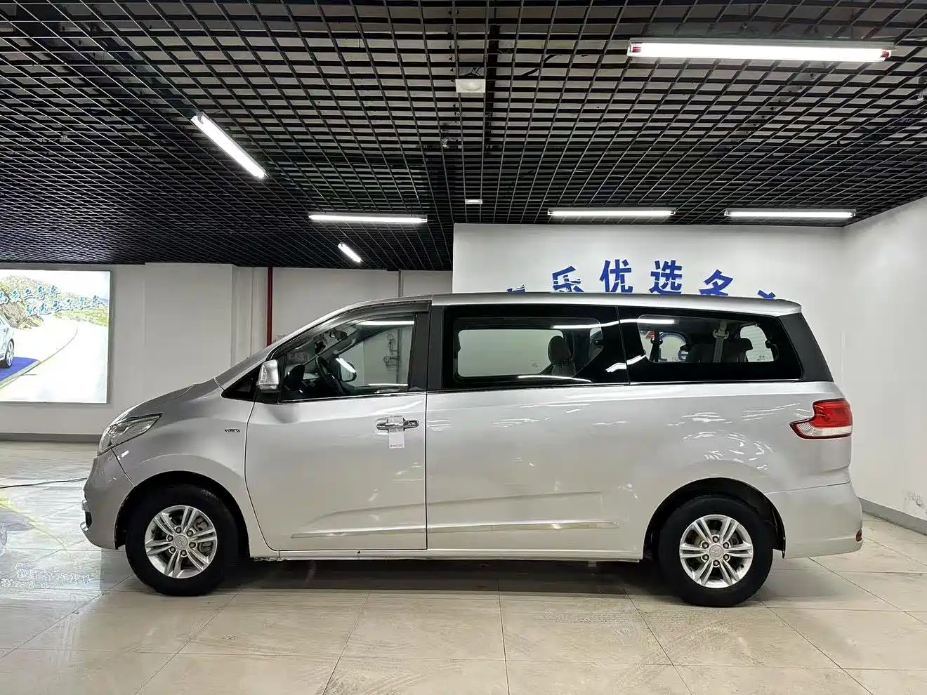 SAIC Maxus Maxus G10 2018 PLUS 2.0T Auto Smart Enjoyment Edition фото 8
