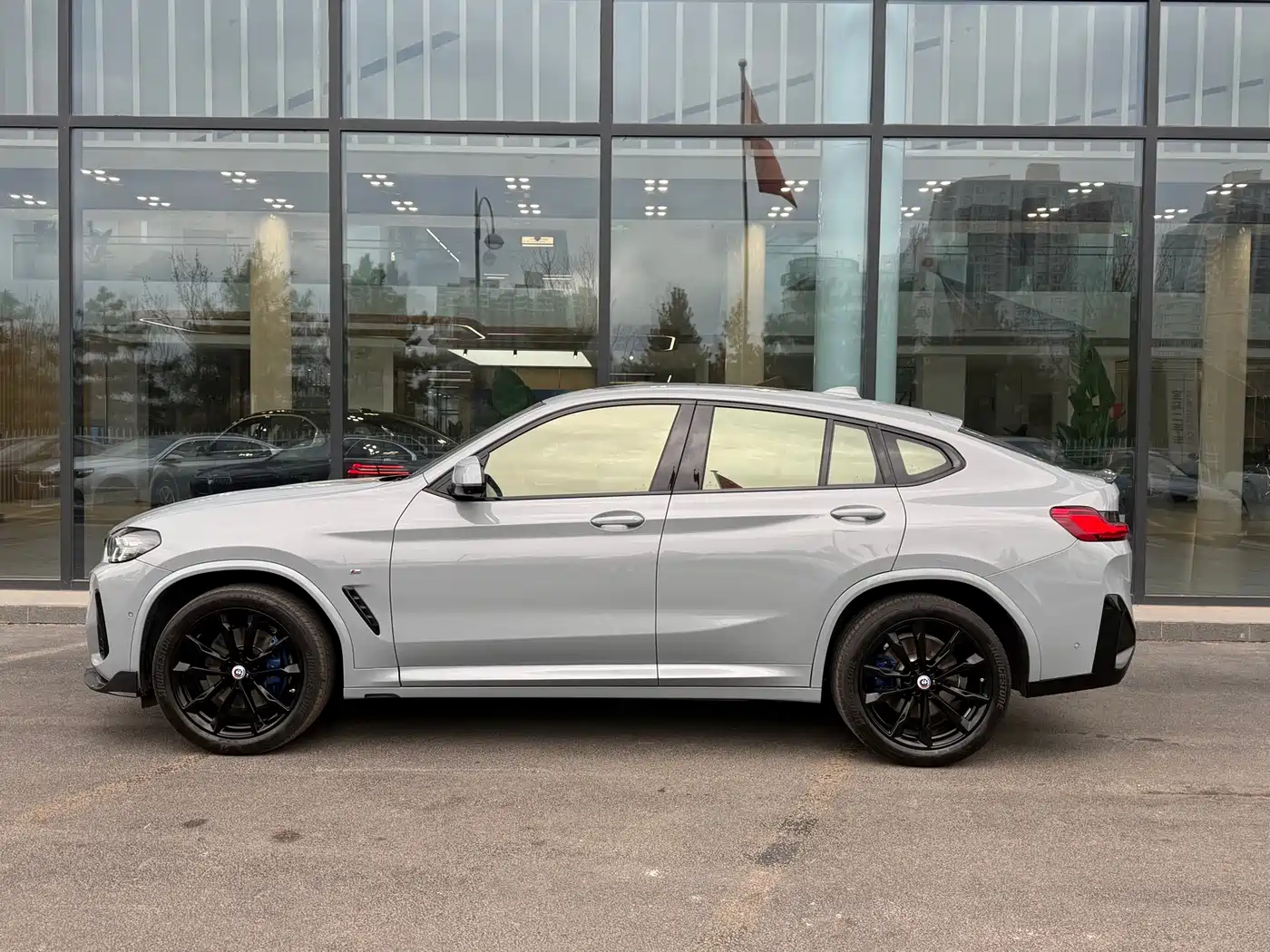 BMW X4 2022 xDrive 30i M Sport Blackout Package фото 3